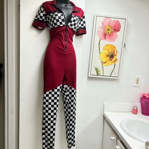 CUTE JUMPSUIT - Picture 1 of 2